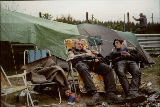 ..wer seid Ihr berhaupt ?